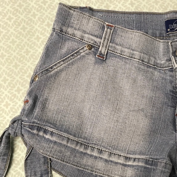 BEVERLY JEANS CO. DENIM LIGHT BLUE SHORTS - Picture 4 of 7